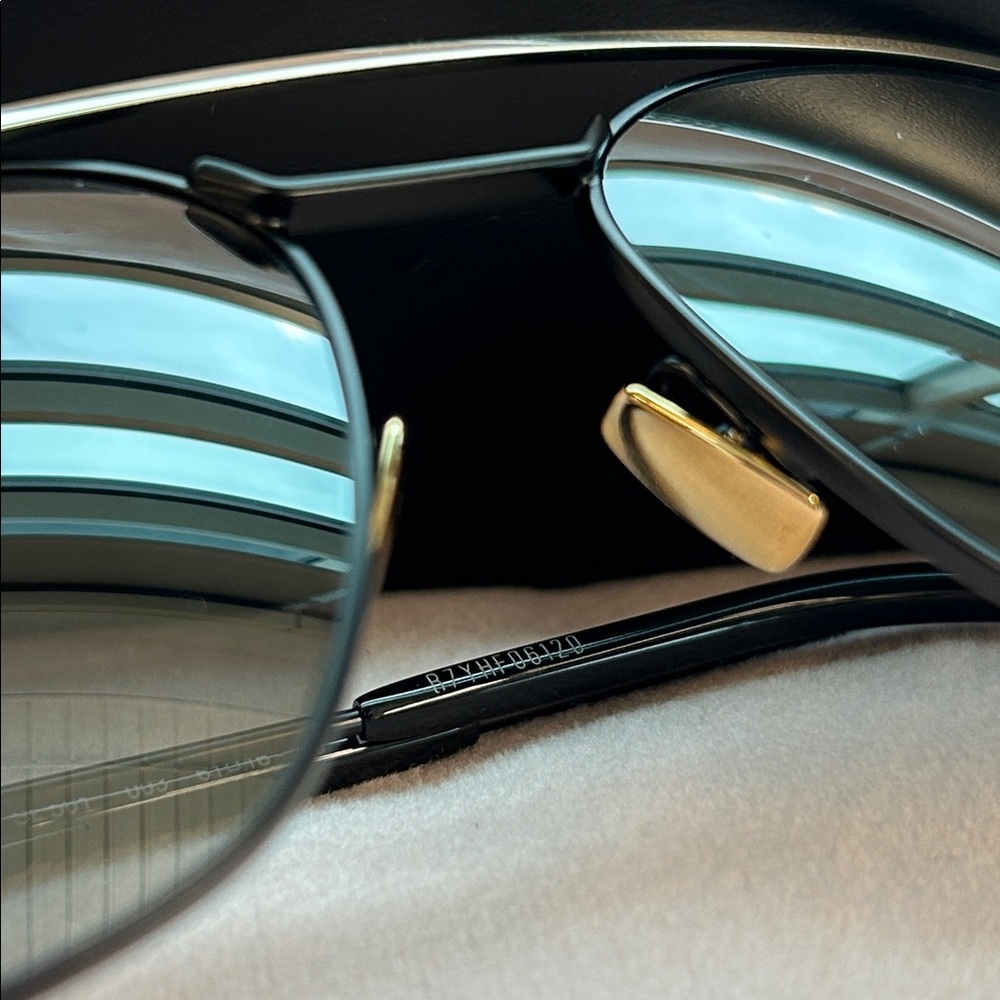 Saint Laurent Sunglasses Black & Gold - Picture 4 of 6